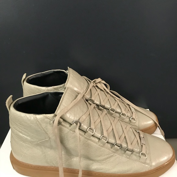 Sneakers - Picture 3 of 4